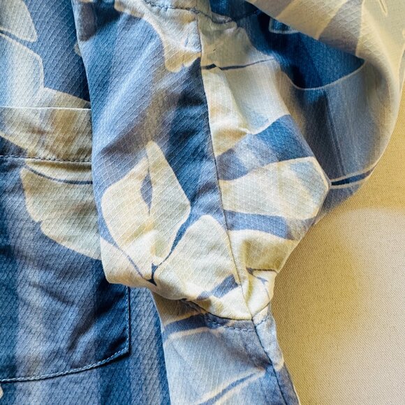 Tommy Bahama Shirt Mens Large Blue White Silk Floral Hawaiian Button-Up Casual - Picture 4 of 11